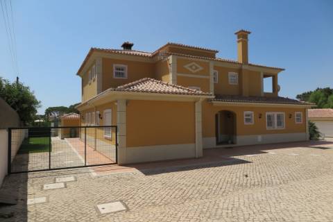 Moradia Rústica em Terreno de 10850 m2 em Vilamoura