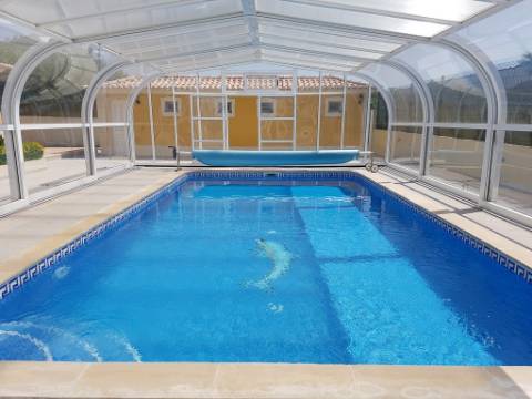 Moradia Rústica em Terreno de 10850 m2 em Vilamoura