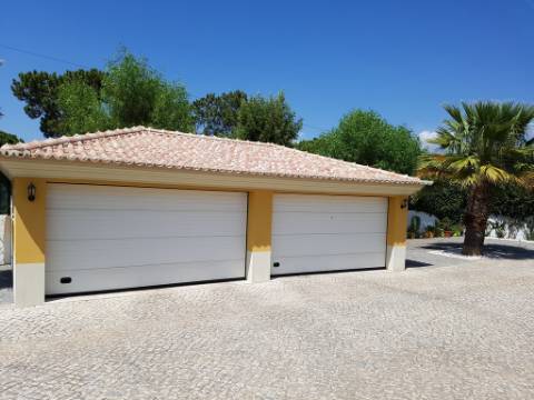 Moradia Rústica em Terreno de 10850 m2 em Vilamoura