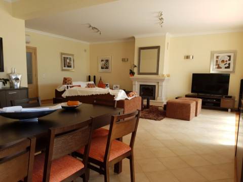 Moradia Rústica em Terreno de 10850 m2 em Vilamoura