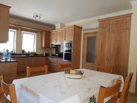 Moradia Rústica em Terreno de 10850 m2 em Vilamoura