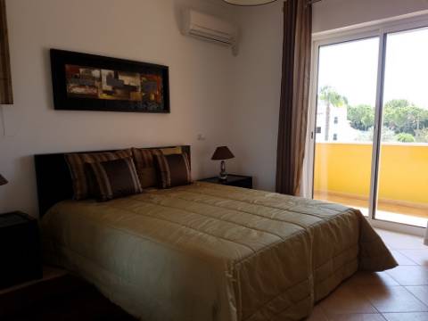 Moradia Rústica em Terreno de 10850 m2 em Vilamoura