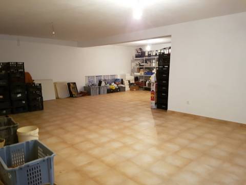 Moradia Rústica em Terreno de 10850 m2 em Vilamoura