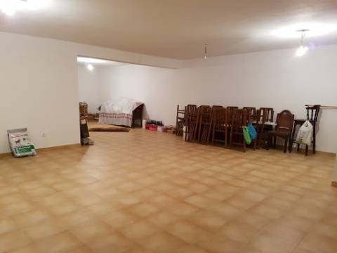 Moradia Rústica em Terreno de 10850 m2 em Vilamoura