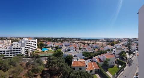 Apartamento Fantástico com 2 Terraços e Vista Mar em Albufeira