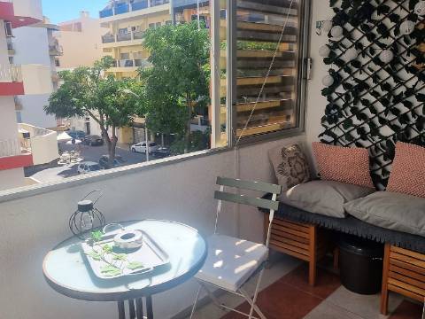 Apartamento T1 renovado e equipado a 100 metros da praia de Quarteira