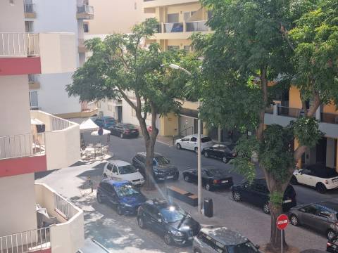 Apartamento T1 renovado e equipado a 100 metros da praia de Quarteira