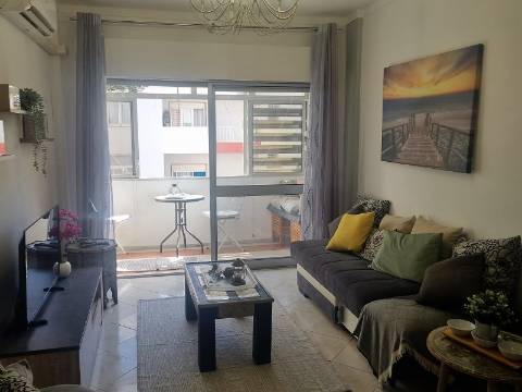 Apartamento T1 renovado e equipado a 100 metros da praia de Quarteira