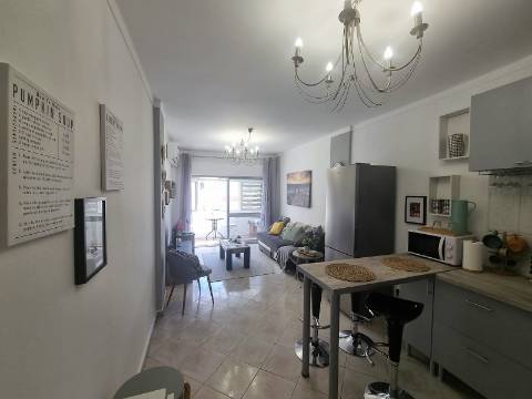 Apartamento T1 renovado e equipado a 100 metros da praia de Quarteira