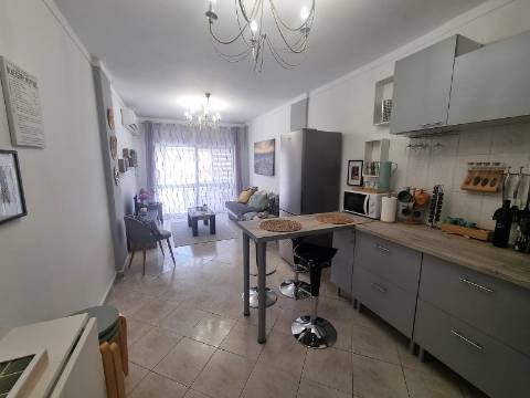 Apartamento T1 renovado e equipado a 100 metros da praia de Quarteira