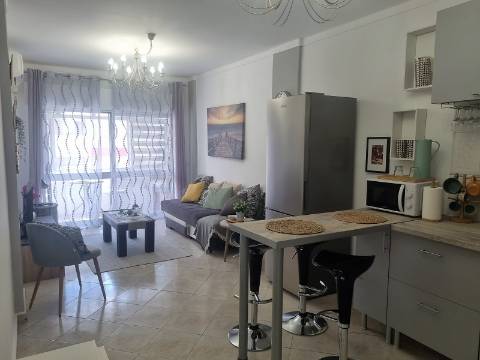 Apartamento T1 renovado e equipado a 100 metros da praia de Quarteira
