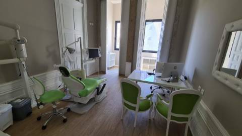 Prédio comercial de 5 Pisos em Bonfim, Porto