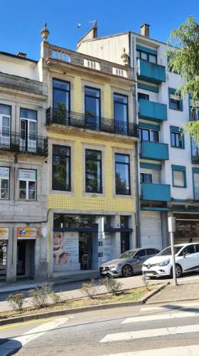 Prédio comercial de 5 Pisos em Bonfim, Porto