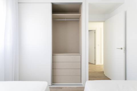 Apartamento T3 novo, junto da praia.