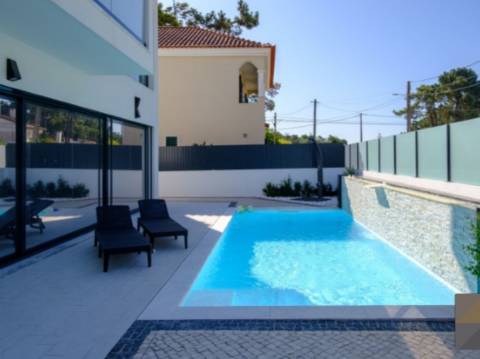 Moradia T4 na Charneca da Caparica