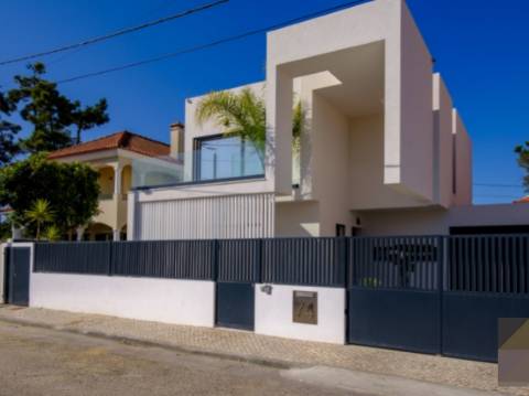 Moradia T4 na Charneca da Caparica