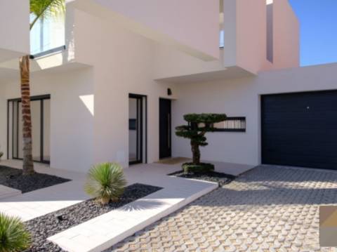 Moradia T4 na Charneca da Caparica