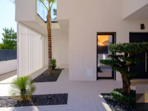 Moradia T4 na Charneca da Caparica