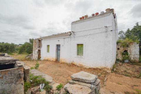Terreno com casa em Estói