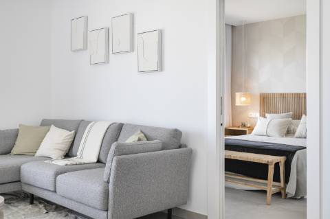 Apartamento T2 com parqueamento, junto da praia.