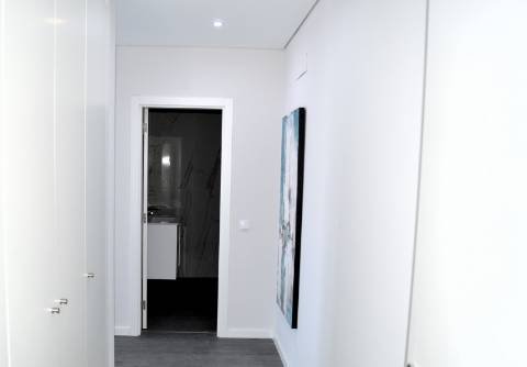 Apartamento T1 Novo com piscina, garagem e arrecadação em zona calma de Olhão
