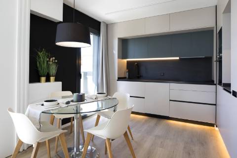 Apartamento T2 em construção, com varanda.