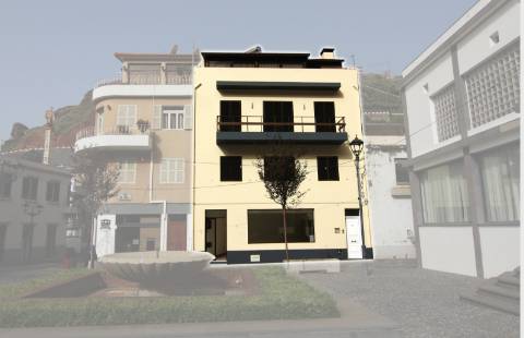 Fantástica Moradia T4 no Centro da Ribeira Brava