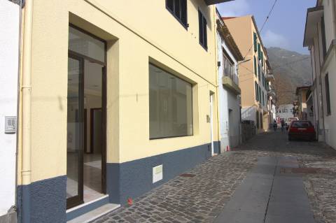 Fantástica Moradia T4 no Centro da Ribeira Brava