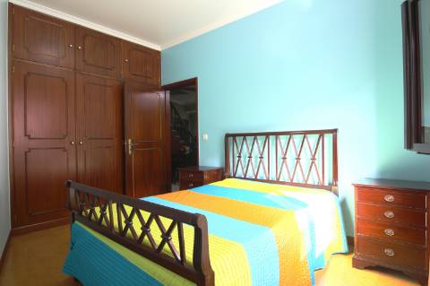 Fantástica Moradia T4 no Centro da Ribeira Brava