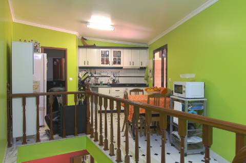 Fantástica Moradia T4 no Centro da Ribeira Brava