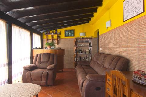 Fantástica Moradia T4 no Centro da Ribeira Brava