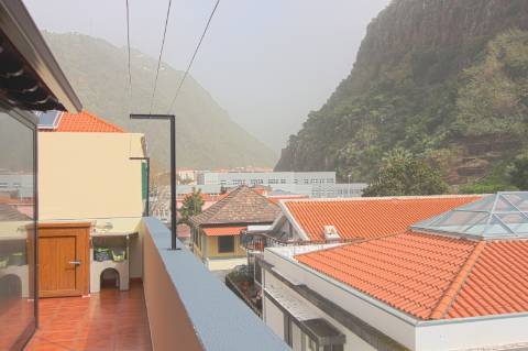 Fantástica Moradia T4 no Centro da Ribeira Brava