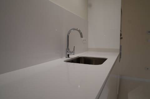 Apartamento T3 totalmente renovado, com pátio e box para 1 carro.