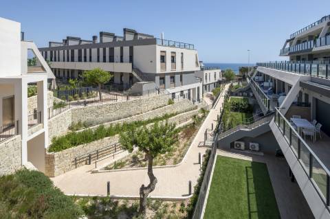 Apartamento T3 com grandioso terraço, junto da praia.