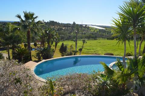 BAIXA DE PREÇO !!!
Moradia de Luxo V4+4 COM VISTA MAR PARA VENDA EM MONCARAPACHO
