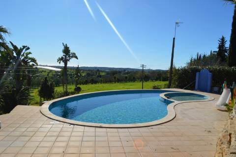 BAIXA DE PREÇO !!!
Moradia de Luxo V4+4 COM VISTA MAR PARA VENDA EM MONCARAPACHO
