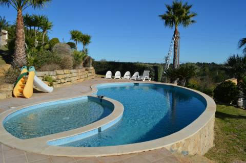 BAIXA DE PREÇO !!!
Moradia de Luxo V4+4 COM VISTA MAR PARA VENDA EM MONCARAPACHO
