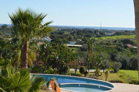 BAIXA DE PREÇO !!!
Moradia de Luxo V4+4 COM VISTA MAR PARA VENDA EM MONCARAPACHO
