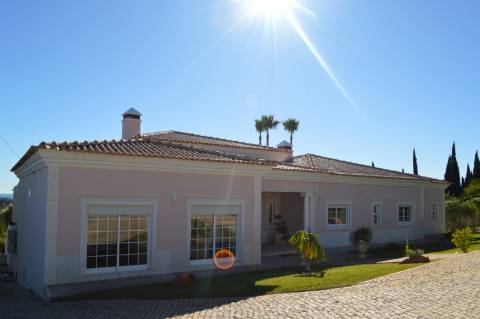 BAIXA DE PREÇO !!!
Moradia de Luxo V4+4 COM VISTA MAR PARA VENDA EM MONCARAPACHO
