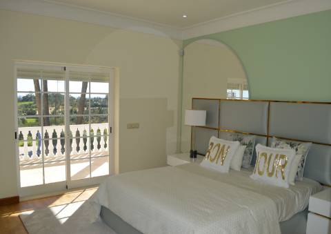 BAIXA DE PREÇO !!!
Moradia de Luxo V4+4 COM VISTA MAR PARA VENDA EM MONCARAPACHO
