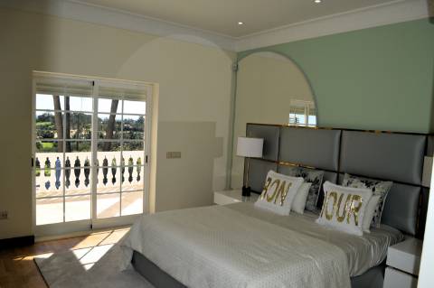 BAIXA DE PREÇO !!!
Moradia de Luxo V4+4 COM VISTA MAR PARA VENDA EM MONCARAPACHO
