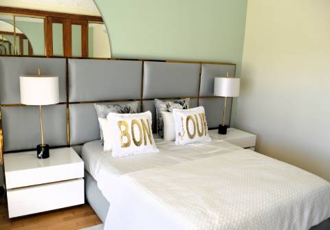 BAIXA DE PREÇO !!!
Moradia de Luxo V4+4 COM VISTA MAR PARA VENDA EM MONCARAPACHO
