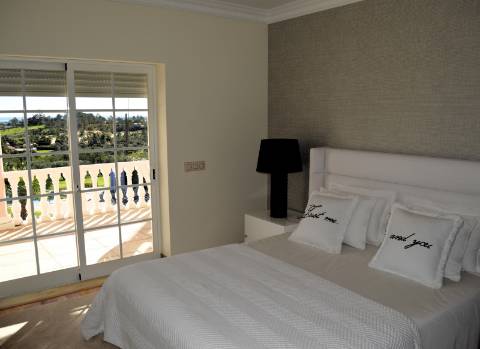 BAIXA DE PREÇO !!!
Moradia de Luxo V4+4 COM VISTA MAR PARA VENDA EM MONCARAPACHO
