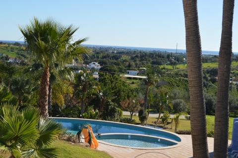 BAIXA DE PREÇO !!!
Moradia de Luxo V4+4 COM VISTA MAR PARA VENDA EM MONCARAPACHO
