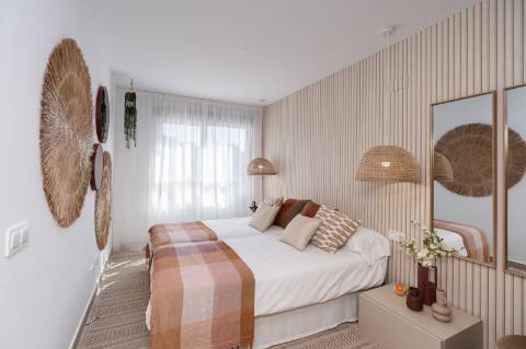 Moradia geminada T3 nova, com pérgula e jardim.