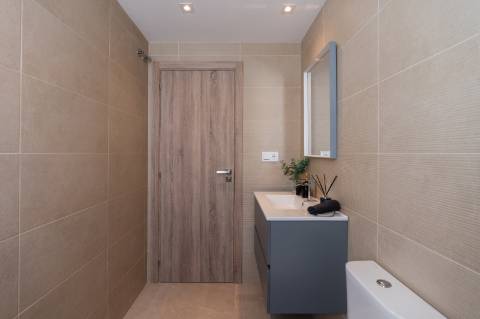 Moradia geminada T3 nova, com pérgula e jardim.