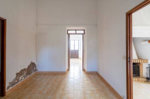 Moradia V2 em Santa Bárbara de Nexe