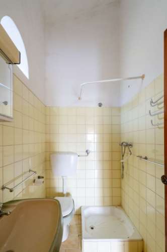 Moradia V2 em Santa Bárbara de Nexe