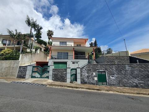 Moradia T4 em Virtudes