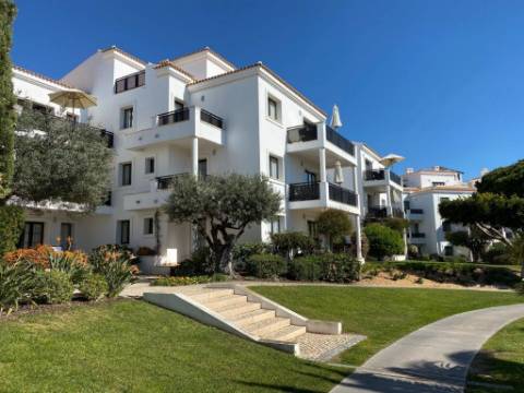 Apartamento T3 com vista para o Golfe e Jardim